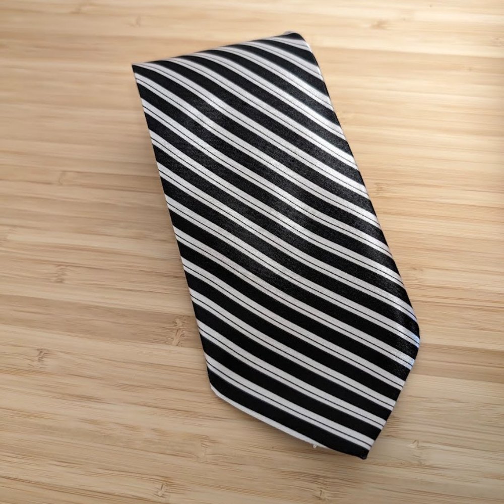 Bench - Black and White Tie